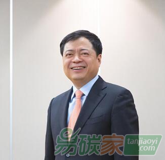 全國(guó)政協(xié)常委、正泰集團(tuán)董事長(zhǎng)南存輝建議，盡快出臺(tái)《碳排放權(quán)交易管理暫行條例》，提升碳交易市場(chǎng)立法層級(jí)與效力，加強(qiáng)碳市場(chǎng)配額制度研究